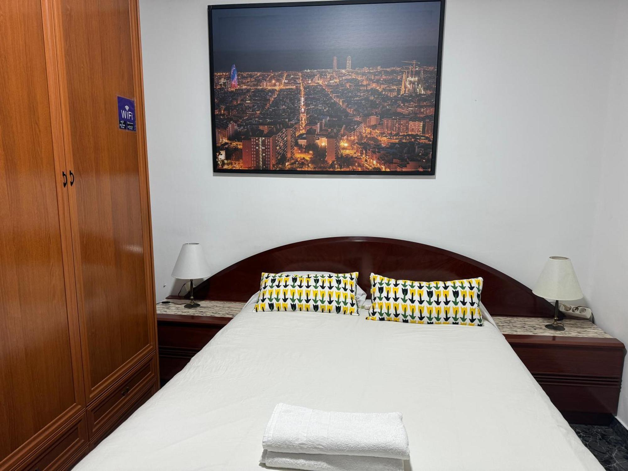 Room Familiar Sants Barcelona Exterior photo